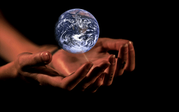 地球在一双手上