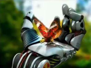 机器人手里的蝴蝶