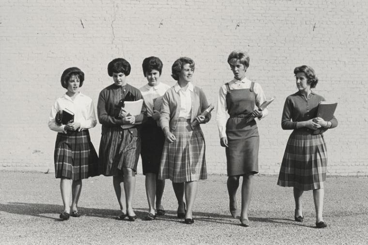 1961年，女性获准入学