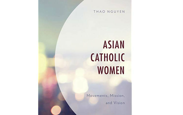 亚洲天主教妇女书封面与白色环绕